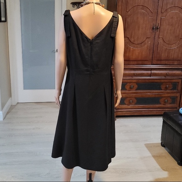 Simple black Dress - Picture 2 of 2